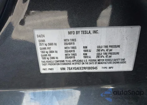 2024 Tesla Model Y Long Range Dual Motor All-Wheel Drive z USA, uszkodzony, nr VIN 7SAYGAEE2RF080945